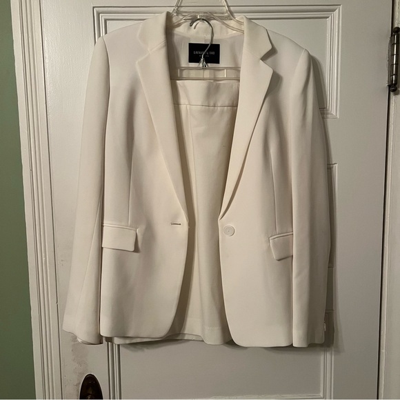 Lafayette 148 women’s white skirt suit with blazer